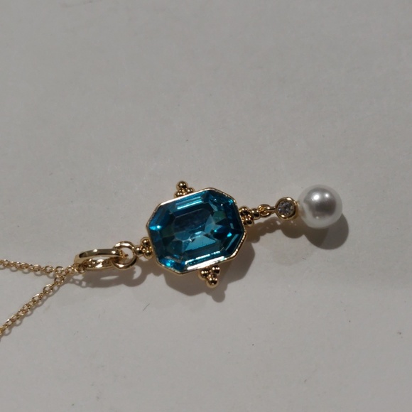 Elegant Gold-Tone Layered Necklace - Blue Gem & Pearl Accents - Stylish Women's - Picture 7 of 9